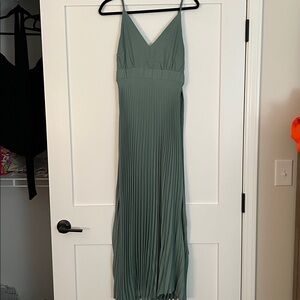 Elegant Green Pleated Dress